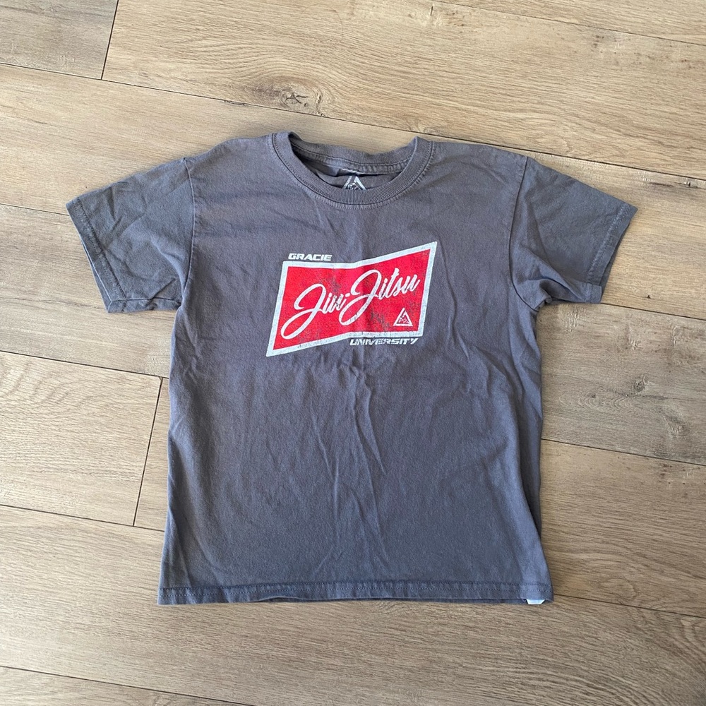 Boy’s Gracie Jiujitsu S/S T-Shirt - Size 8 - Gray/Red
